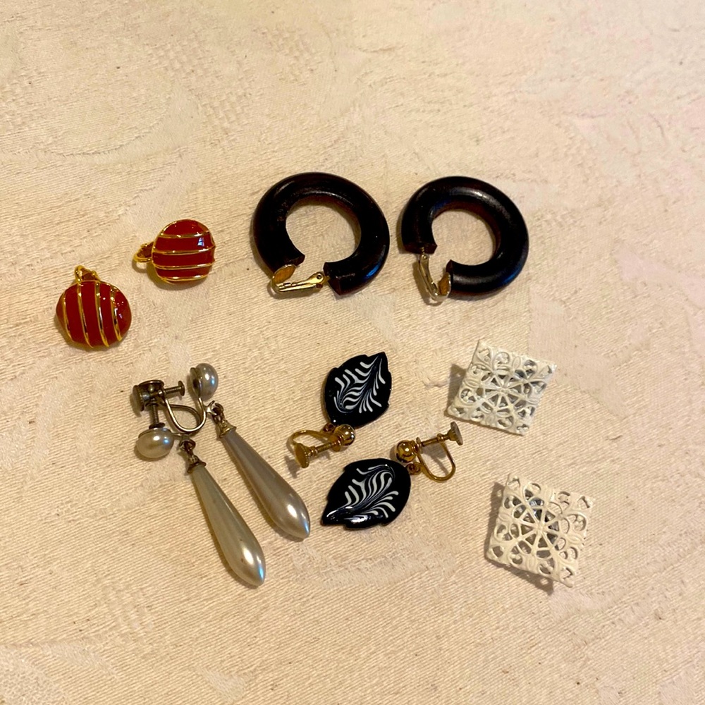 You’ll flip for these versatile clip earrings!  Five pairs for the price of one!